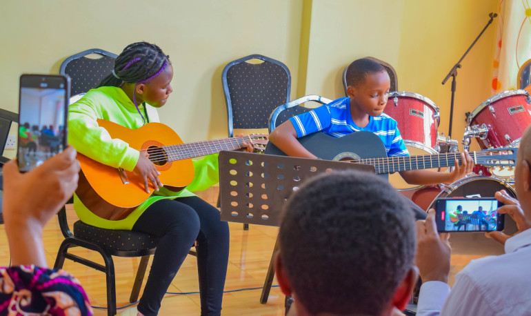 Guitar Lessons In Nairobi | Learn Guitar At Home