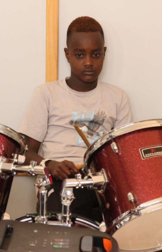 Drum lessons with a qualified music teacher at home
